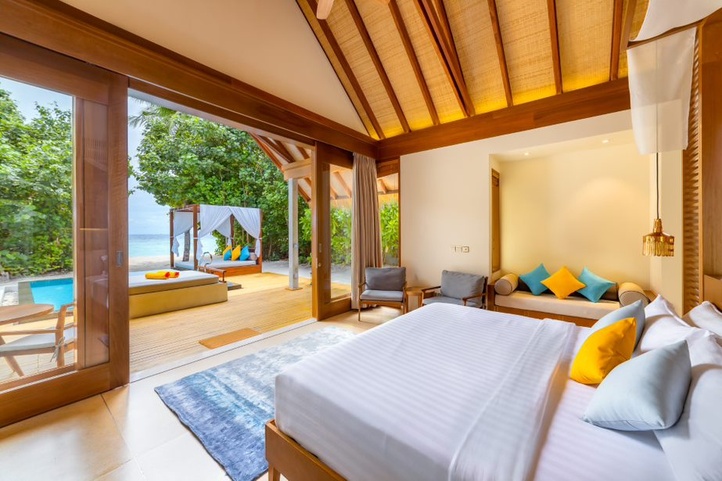 Furaveri Island Resort & Spa