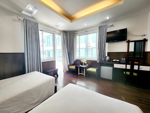 Happy Light Hotel
