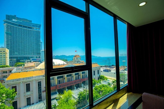 Happy Light Hotel