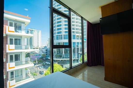 Happy Light Hotel