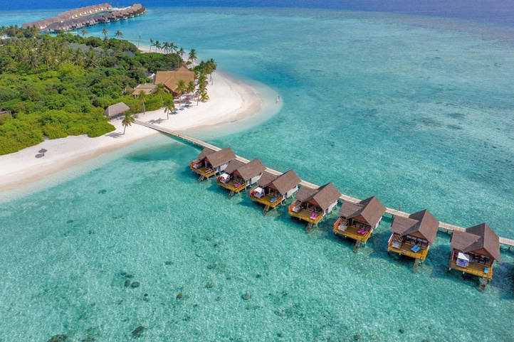 Furaveri Island Resort & Spa